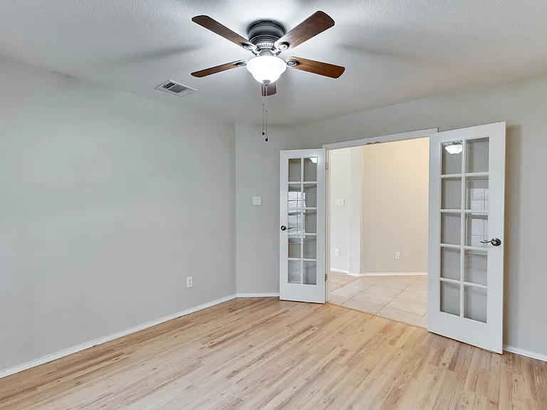 2901 Warwick Way — Photo 6