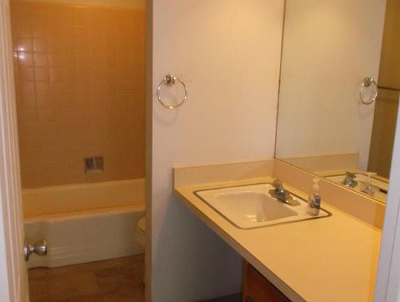 4th image of 2714 E Glenn St Unit 2