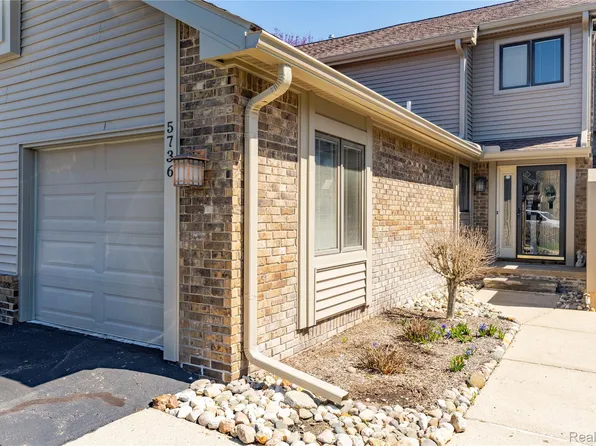 5736 Leeward Ct, Clarkston, MI 48346
