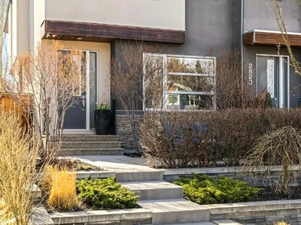 2825 E 35th St SW, Calgary, AB T3E 2Y4