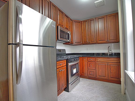 4th image of 1470 Leland Ave #3