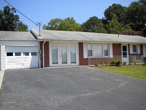 3rd image of 102 Meadowview Dr