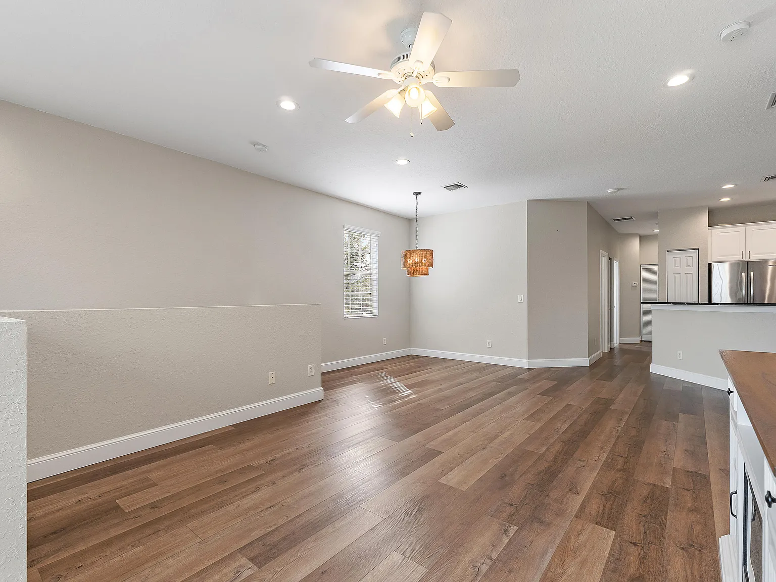 3 bed, 2.0 bath, 1458 sqft, $2,300 — Photo 3