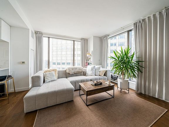 4th image of 99 Hudson St #3701