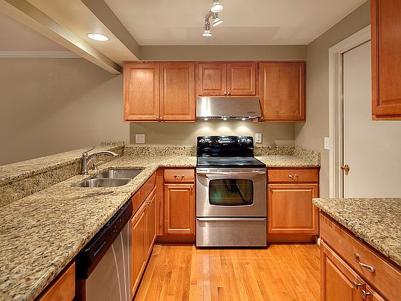3rd image of 8501 139th Ave NE
