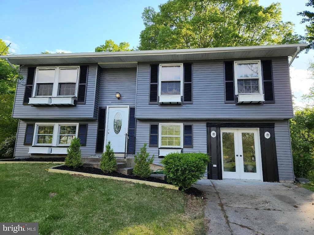 1112 Cornell Ln photo 1