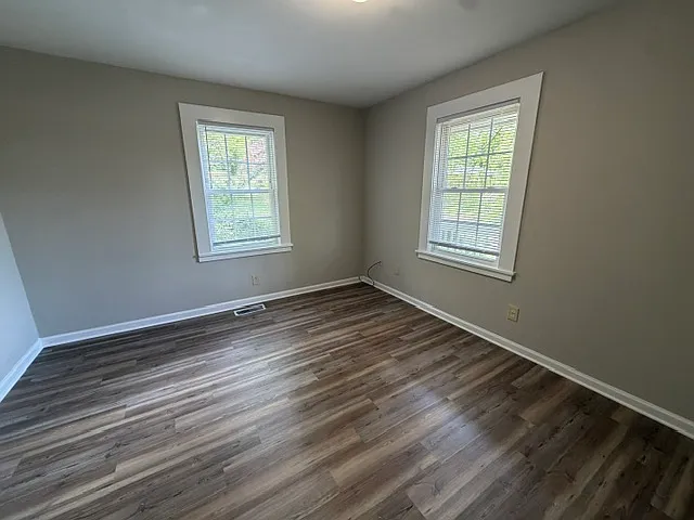 711 Alexander St — Photo 14