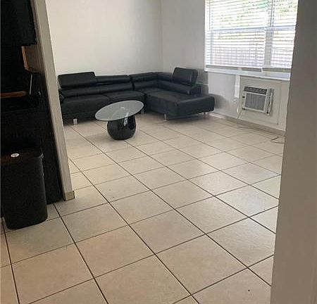 2nd image of 925 S K St APT 6