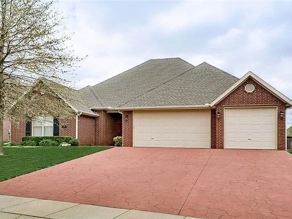 Lovingly maintained inside & out with specially stained patterned concrete driveway!