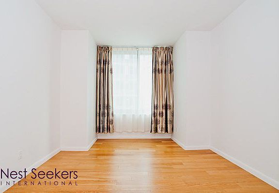 4th image of 4630 Center Blvd APT 302