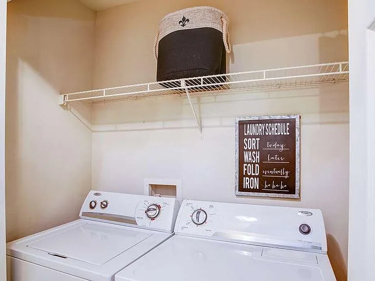 Highland Oaks Apartments — Photo 17