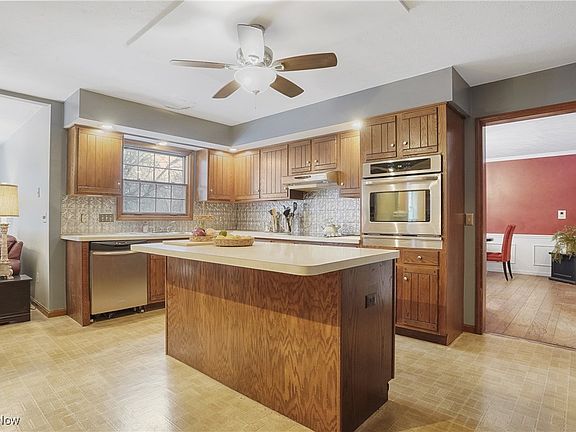 2nd image of 2871 Camelot Ct