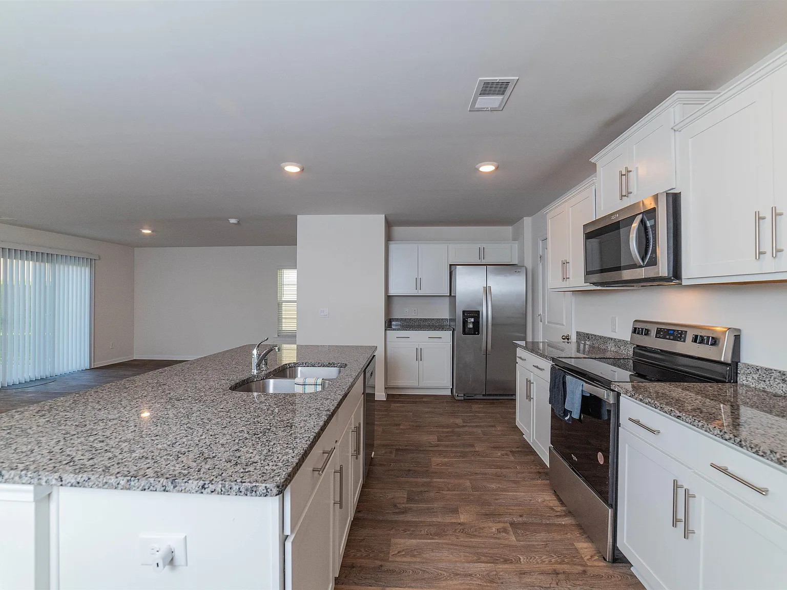 4 bed, 2174 sqft, $2,100 — Photo 2