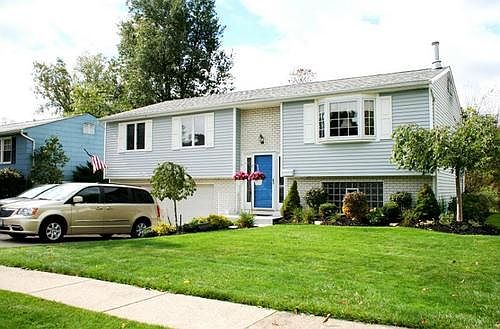 1st image of 147 Heather Hill Dr