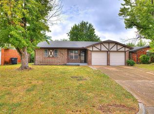1004 SW 2nd St, Moore, OK 73160