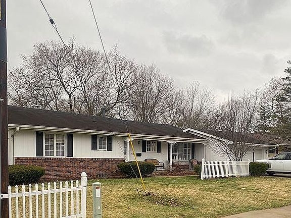 3rd image of 2912 W Parkridge Dr