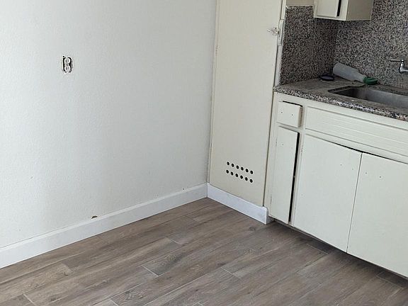 5th image of 959 Harmon Ave #7