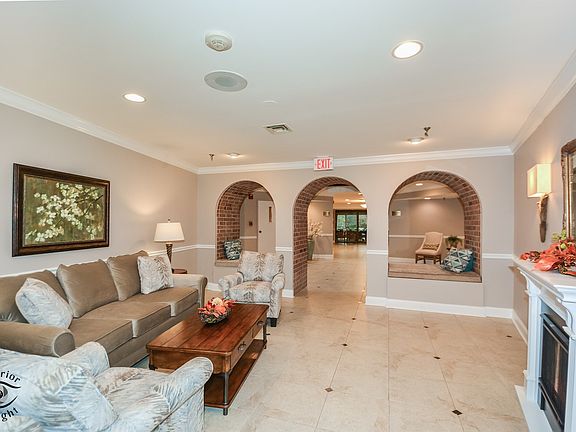 3rd image of 701 Lake Hinsdale Dr APT 501