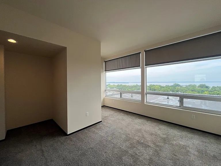 Galaxie High Rise Apartments — Photo 147