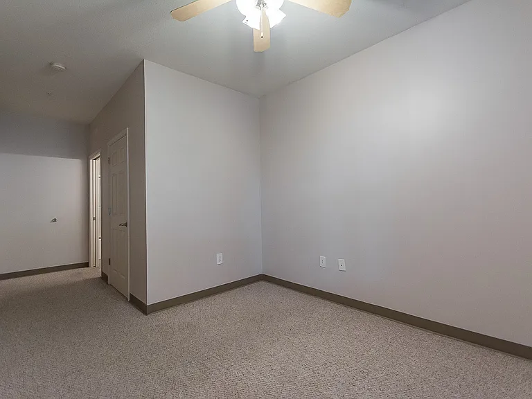 Tenth & College Apartments — Photo 78