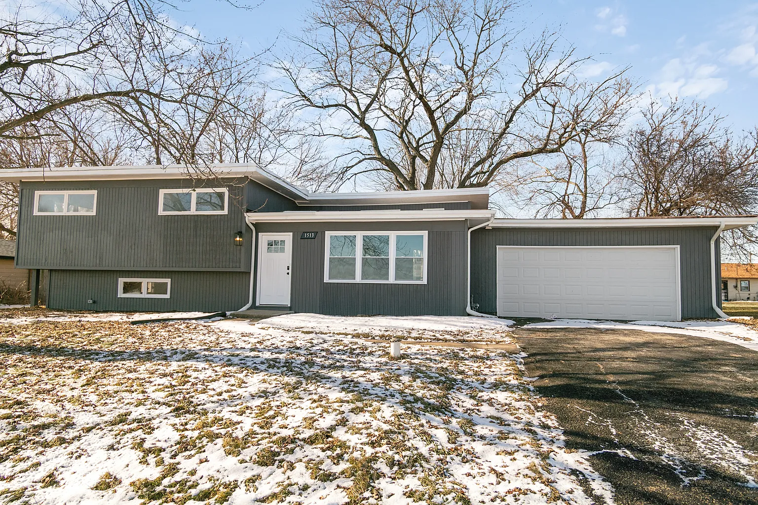 1513 Rickey Dr photo 1