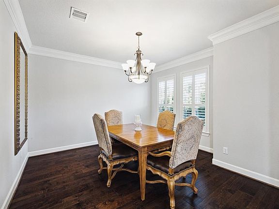 4th image of 530 Amalfi Drive