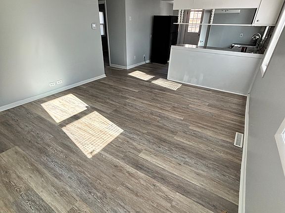 3rd image of 5423 S 50th Ave