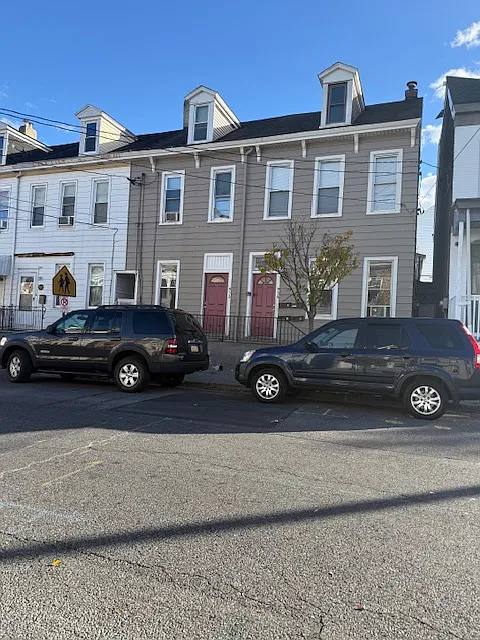 2 bed, 900 sqft, $1,550 — Photo 1