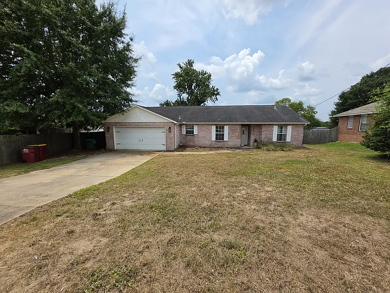 404 Riverchase Blvd — Photo 1