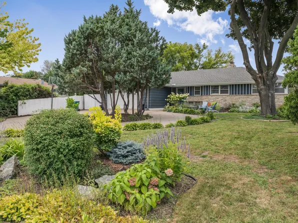 4520 Lake Drive Ave N, Minneapolis, MN 55422
