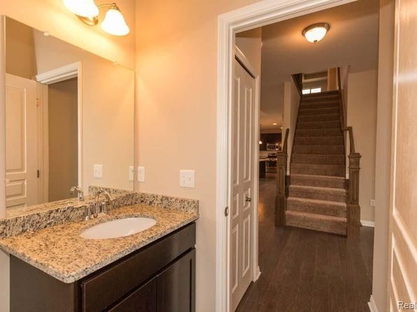 2755 W Wattles Rd, Troy, MI 48098