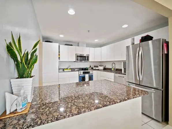 9 Legend Hills Drive image 10 of 19