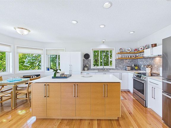 5th image of 6058 Christopher Rd