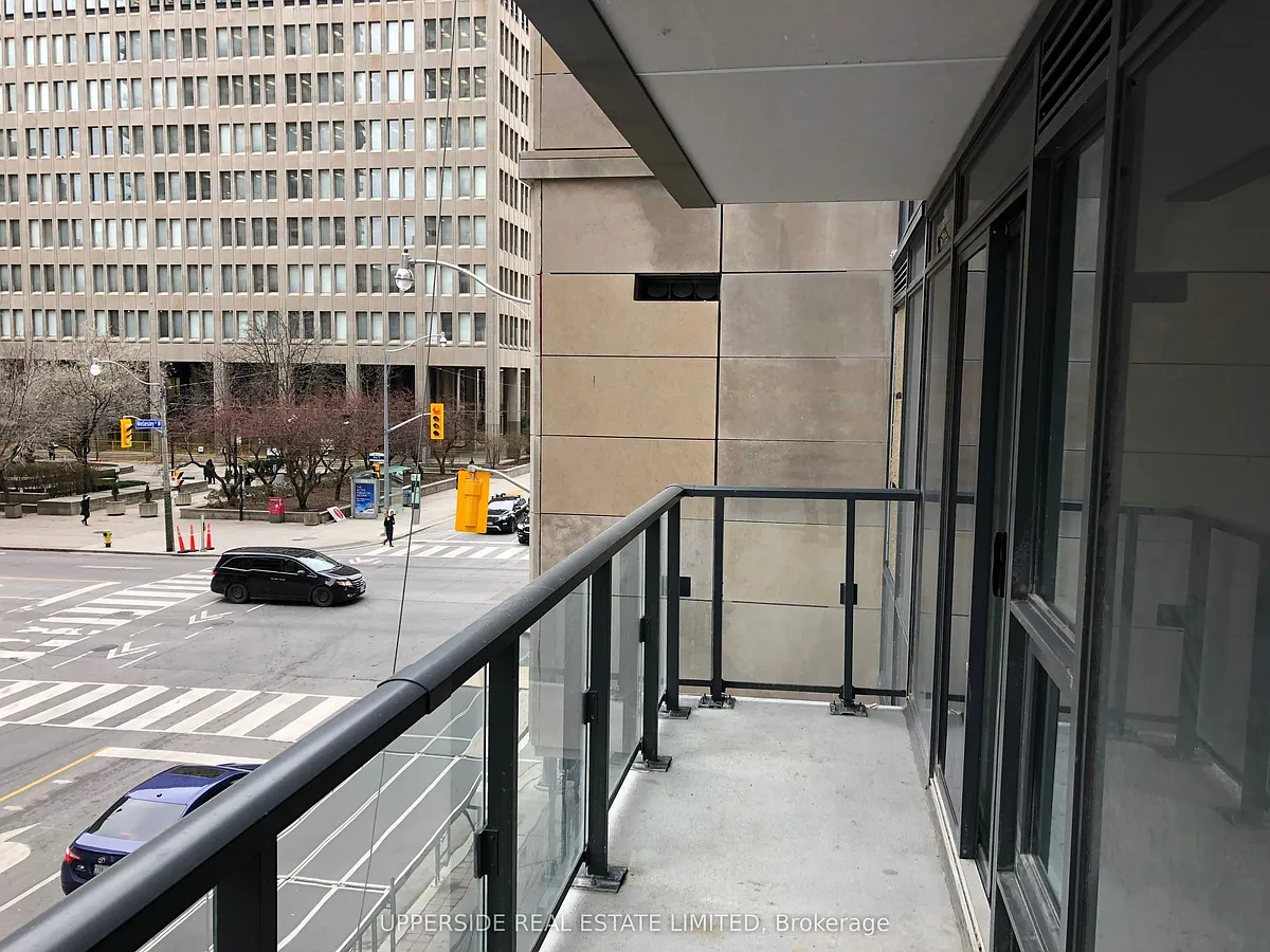 Building Photo - 955 Bay St #207