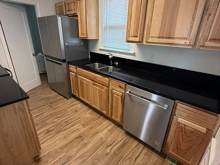 318 Washington St SW — Photo 9