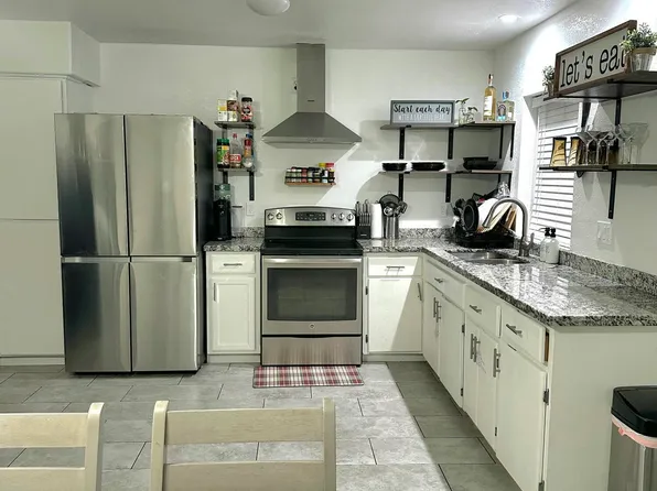 8109 W MONTECITO Avenue, Phoenix, AZ 85033