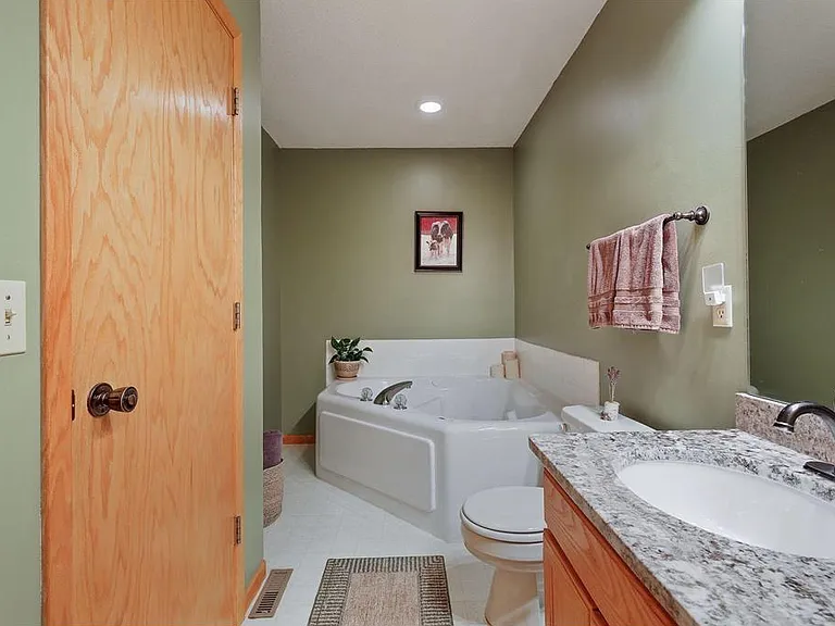 Greenhaven Ln — Photo 2