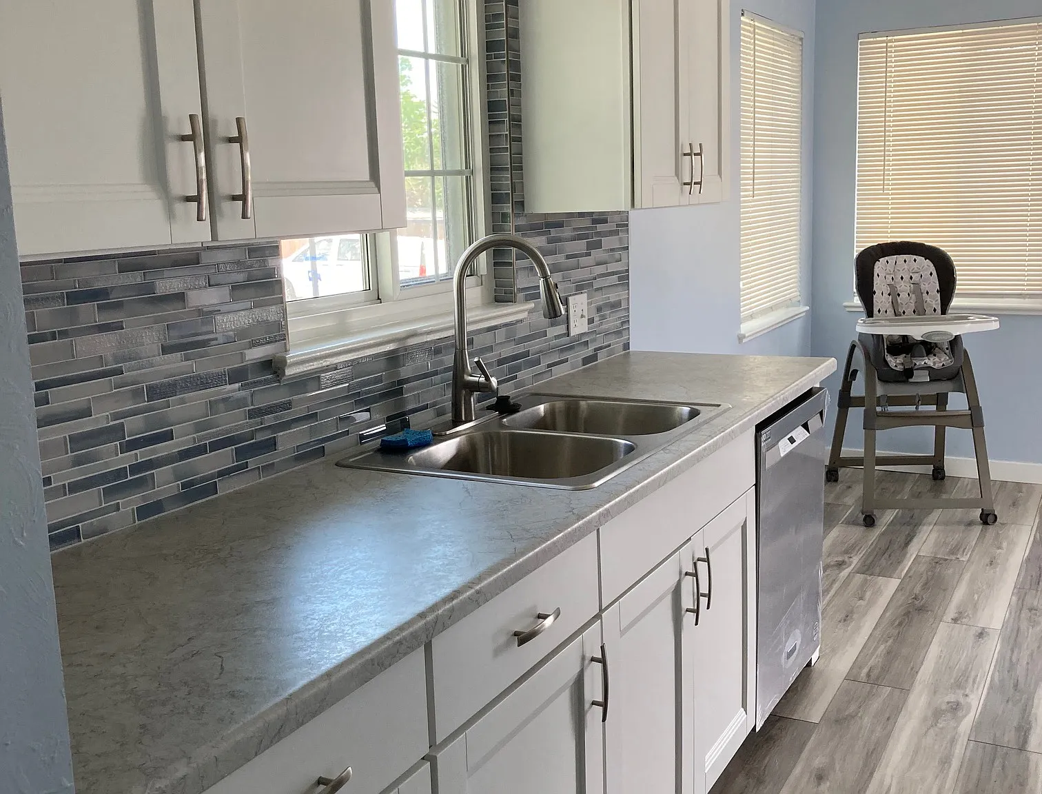 2 bed, 900 sqft, $1,995 — Photo 2