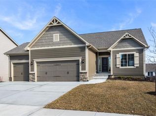 113 N East Glen Dr, Raymore, MO 64083
