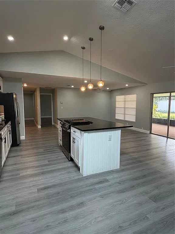 4 bed, 2.0 bath, 1896 sqft, $3,300 — Photo 4