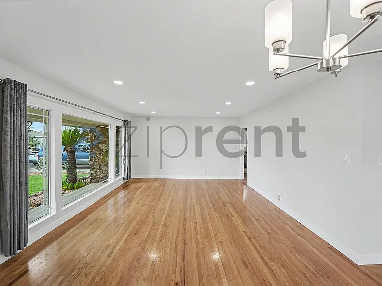 7343 Cloverlawn Dr — Photo 7