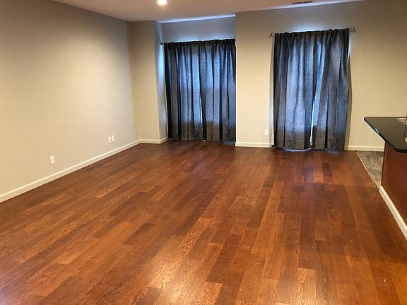 3rd image of 1407 Poplar St #602