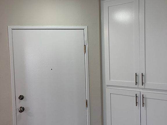 4th image of 2475 Corinth Ave W #212