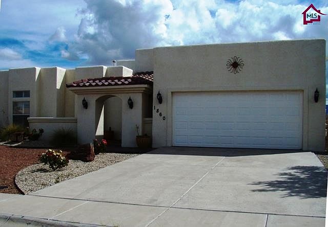 2nd image of 1860 Palm Canyon Dr