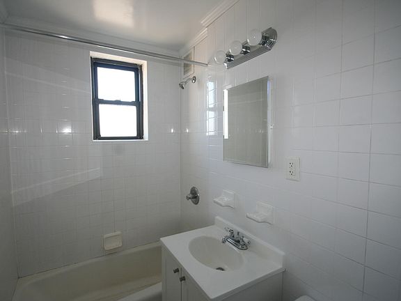 4th image of 3 Monroe Blvd #5