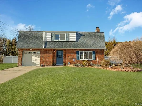 25 Windham Lane, Ronkonkoma, NY 11779