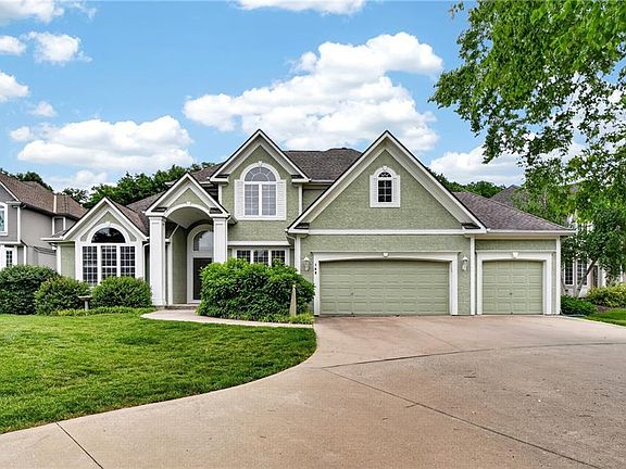 3rd image of 149 NE Misty Meadow Cir