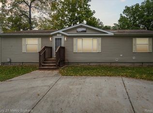 701 S Broad St, Holly, MI