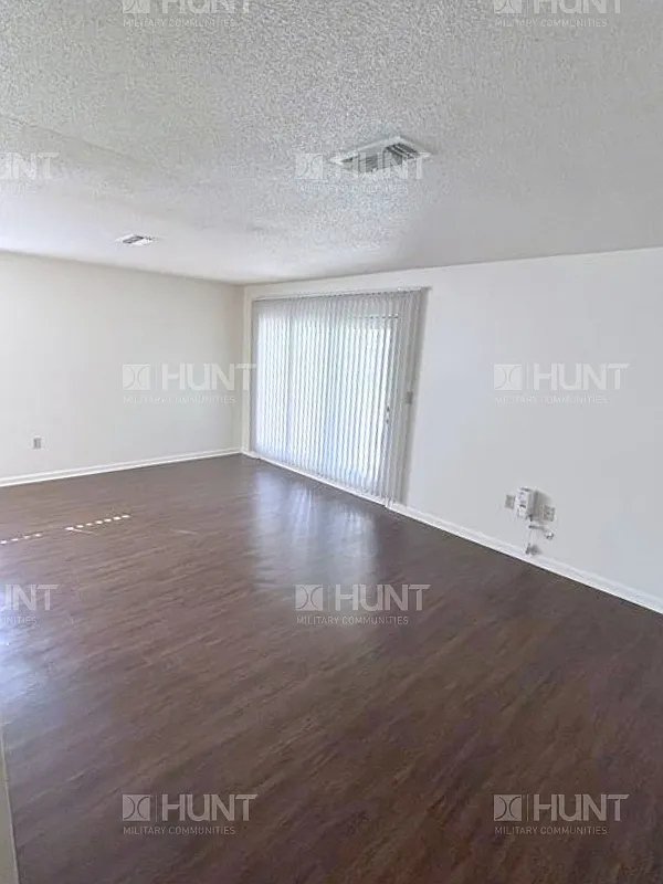 3 bed, 1.5 bath, 1301 sqft, $1,625 — Photo 4
