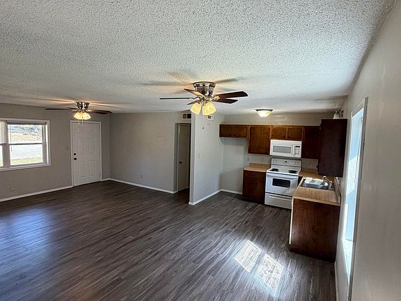 2nd image of 609 Linda Ln